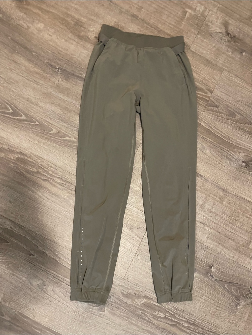 Lululemon Olive Green Jogger Pants 4 Excellent condition.